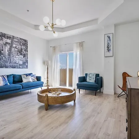 Near Airport 2 Story 2 Bedroom Apartment W/ Balcony